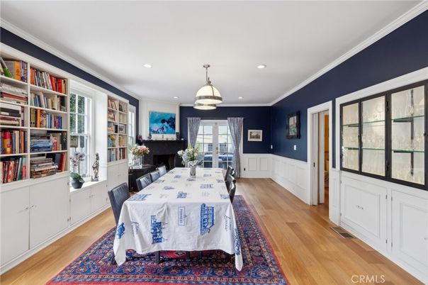 Dining room, Fireplace, Interior, Recessed Lighting, Wood Texture Flooring