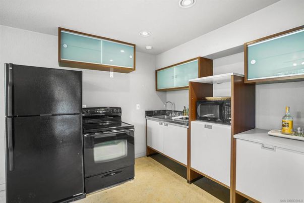 Interior, Kitchen, Recessed Lighting, Washer