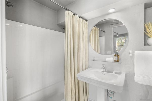 Bathroom, Interior, Recessed Lighting