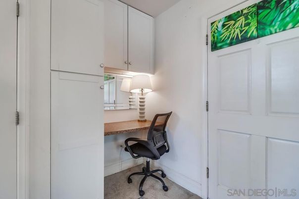Home Office, Interior