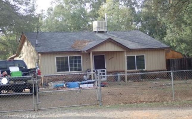 Exterior, Facade, Ranch