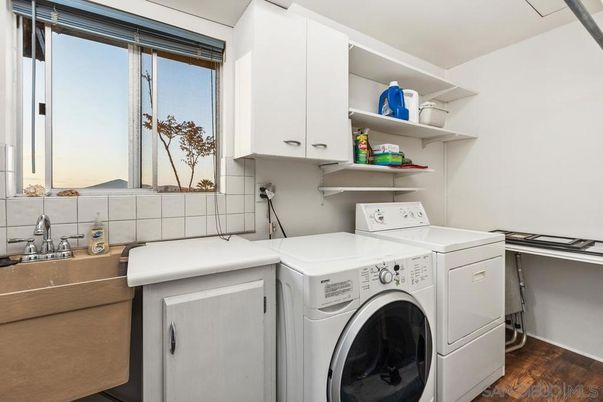 Interior, Washer, Wood Texture Flooring