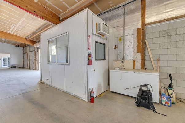Interior, Stone Walls, Washer, Wooden Beams