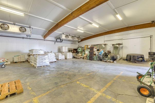 Garage, Interior