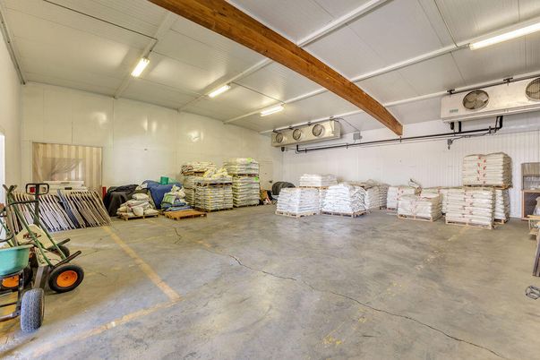 Garage, Interior