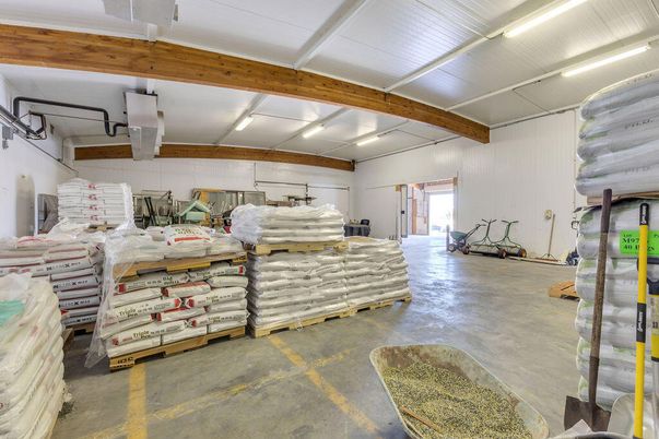 Garage, Interior, Wooden Beams
