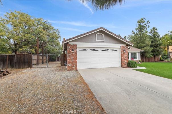 Attached, Exterior, Facade, Brick Facade, Ranch