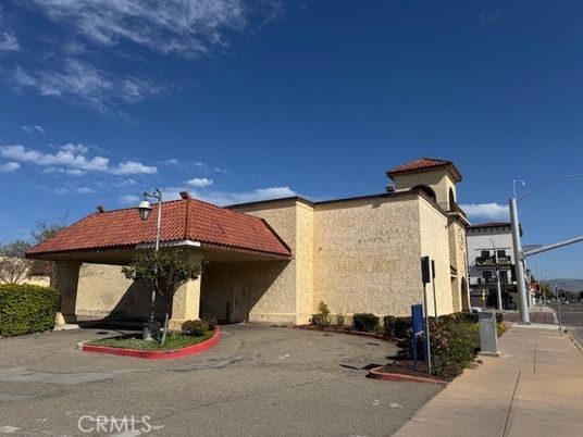 Exterior, Facade, Mediterranean
