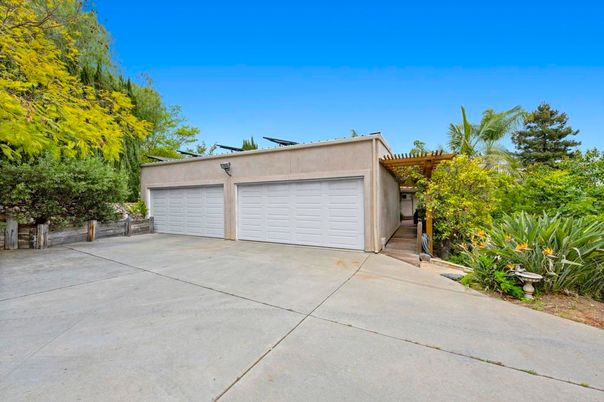 Detached Garage, Exterior
