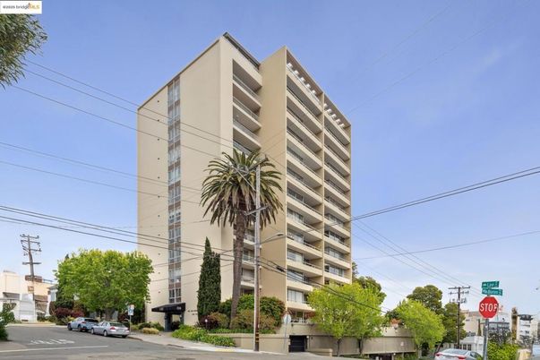 Exterior, Facade, Condo Building