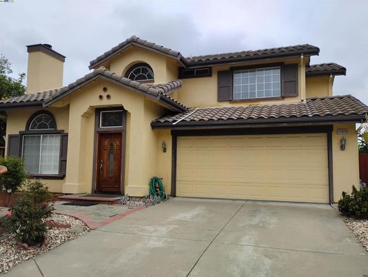 Attached, Exterior, Facade, Mediterranean