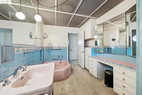 Bathroom, Interior, Pendant Lights