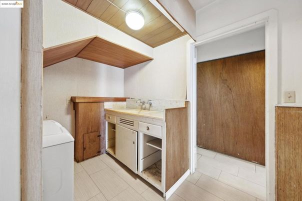Interior, Washer