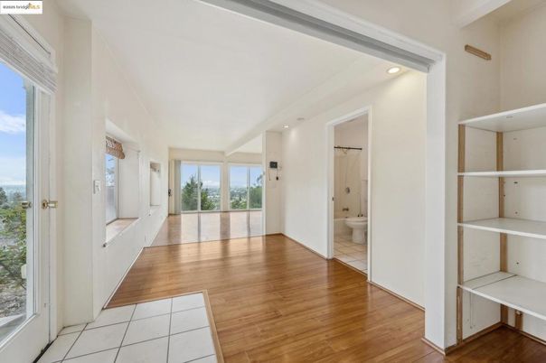 Bathroom, Interior, Recessed Lighting, Wood Texture Flooring