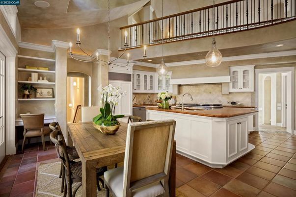 Dining room, Interior, Kitchen, Pendant Lights, Recessed Lighting, Stainless Steel Appliances