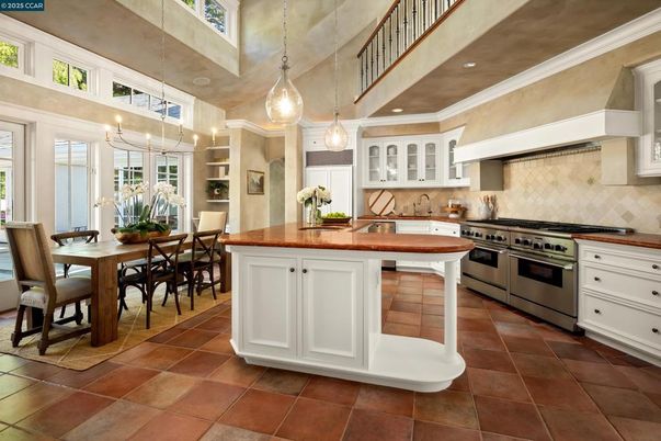 Dining room, Interior, Kitchen, Pendant Lights, Recessed Lighting, Stainless Steel Appliances