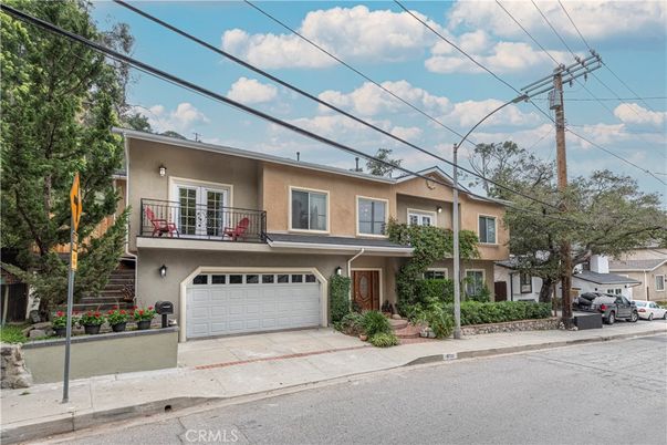 Attached, Exterior, Facade, Rowhouse