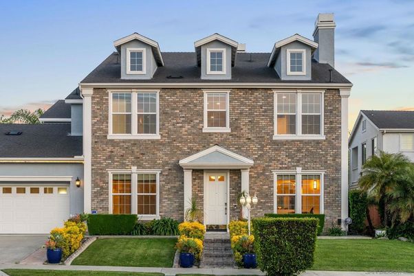 Attached, Exterior, Facade, Brick Facade, Georgian