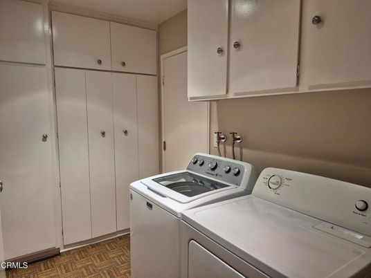 Interior, Washer, Wood Texture Flooring
