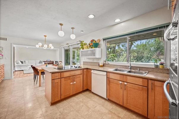 Dining room, Interior, Kitchen, Living room, Pendant Lights, Recessed Lighting, Stainless Steel Appliances