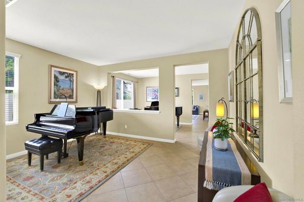 Interior, Piano