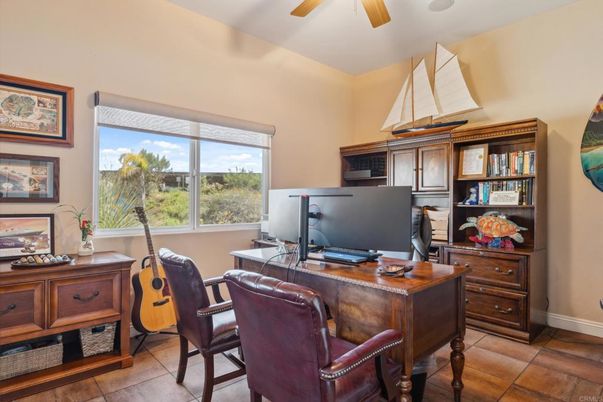 Home Office, Interior