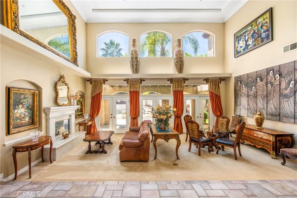 Dining room, Fireplace, Interior