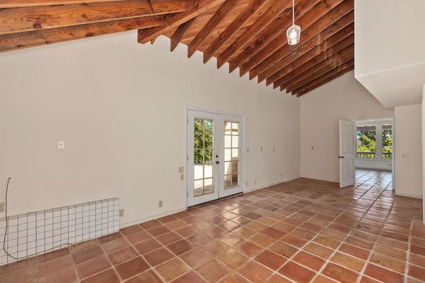 Empty room, Interior, Pendant Lights, Wooden Beams, Wooden Ceilings