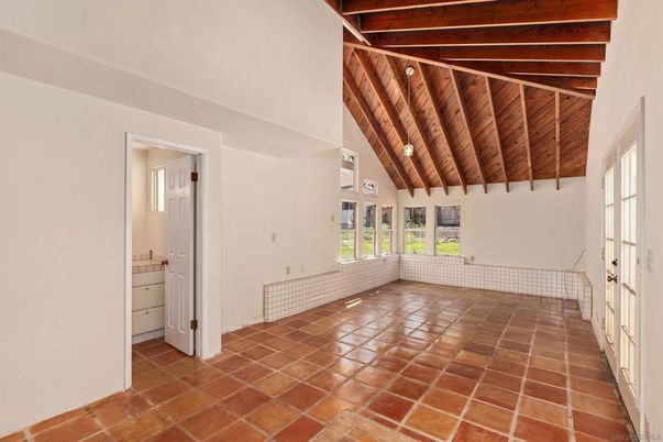 Empty room, Interior, Wooden Beams, Wooden Ceilings