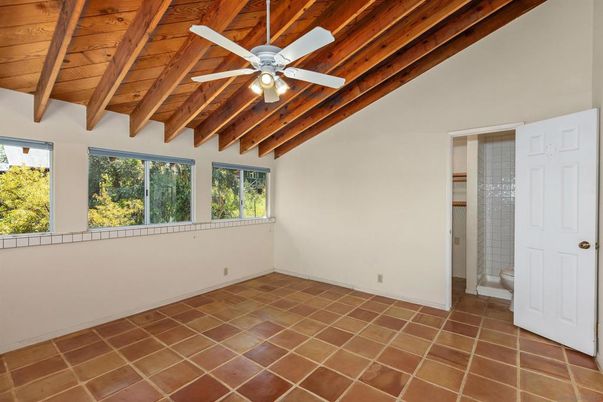 Empty room, Interior, Wooden Beams, Wooden Ceilings
