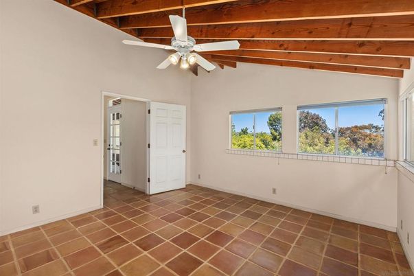 Empty room, Interior, Wooden Beams, Wooden Ceilings
