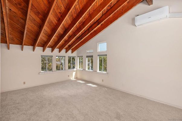 Empty room, Interior, Wooden Beams, Wooden Ceilings