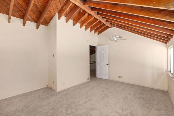 Empty room, Interior, Wooden Beams, Wooden Ceilings