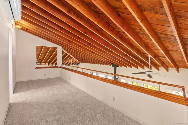 Empty room, Interior, Wooden Beams, Wooden Ceilings