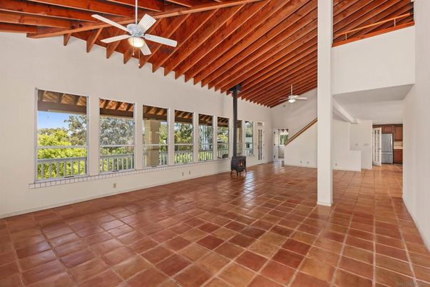 Empty room, Interior, Wooden Beams, Wooden Ceilings