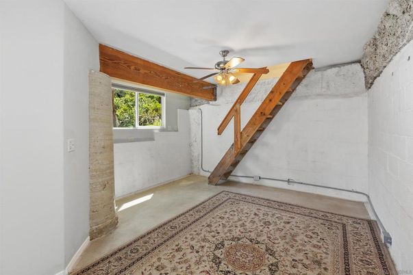 Empty room, Interior, Wooden Beams