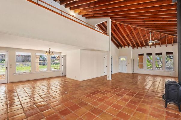 Empty room, Interior, Wooden Beams, Wooden Ceilings