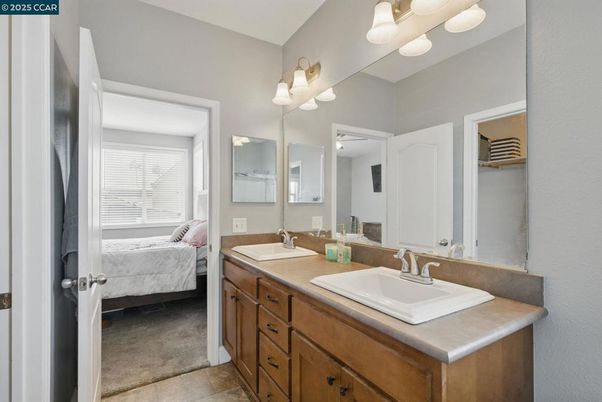 Bathroom, Bedroom, Dual Sink Vanities, Interior