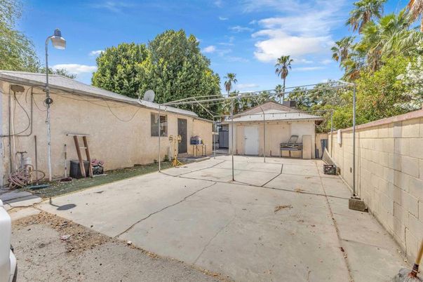 Detached Garage, Exterior
