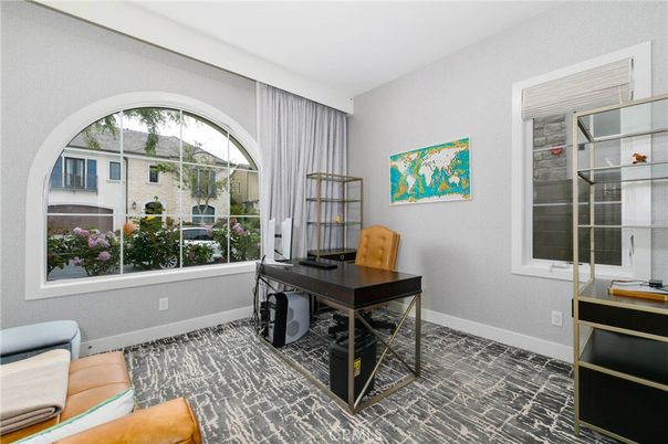 Home Office, Interior