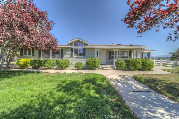 Backyard, Exterior, Facade, Ranch