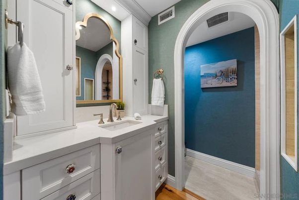 Bathroom, Interior, Recessed Lighting, Wood Texture Flooring