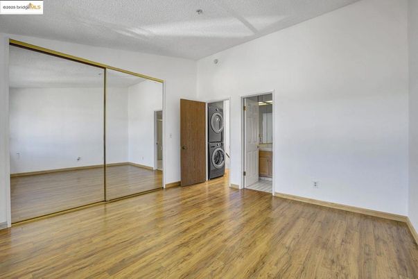 Empty room, Interior, Washer, Wood Texture Flooring