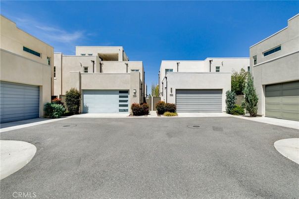 Attached, Exterior, Facade, Modern