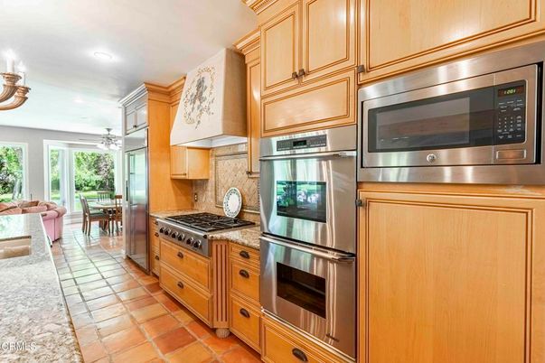 Dining room, Interior, Kitchen, Recessed Lighting, Stainless Steel Appliances