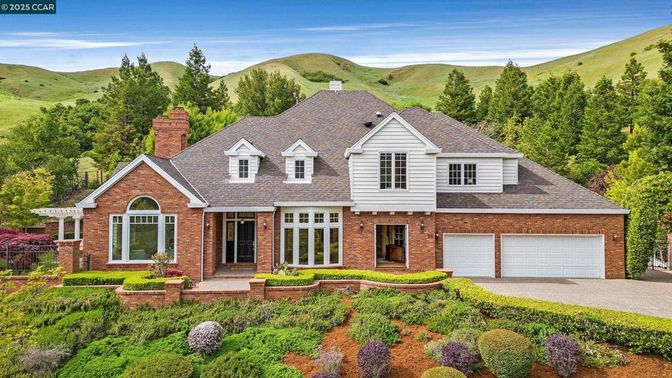Attached, Exterior, Facade, Brick Facade, Brick Traditional