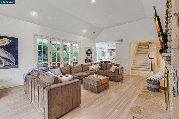 Interior, Living room, Pendant Lights, Recessed Lighting, Wood Texture Flooring