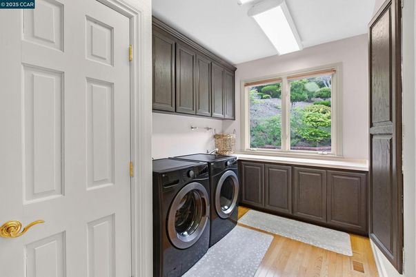 Interior, Washer, Wood Texture Flooring