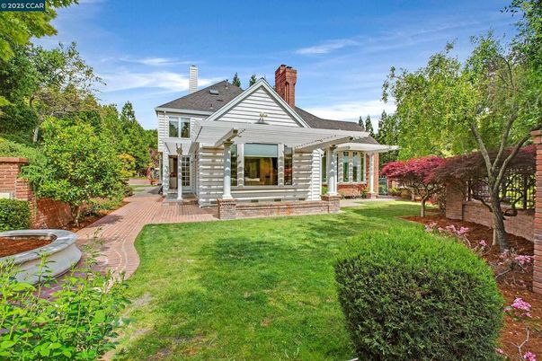 Backyard, Exterior, Facade, Queen Anne Victorian