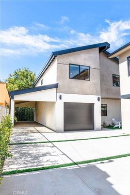 Attached, Exterior, Facade, Modern